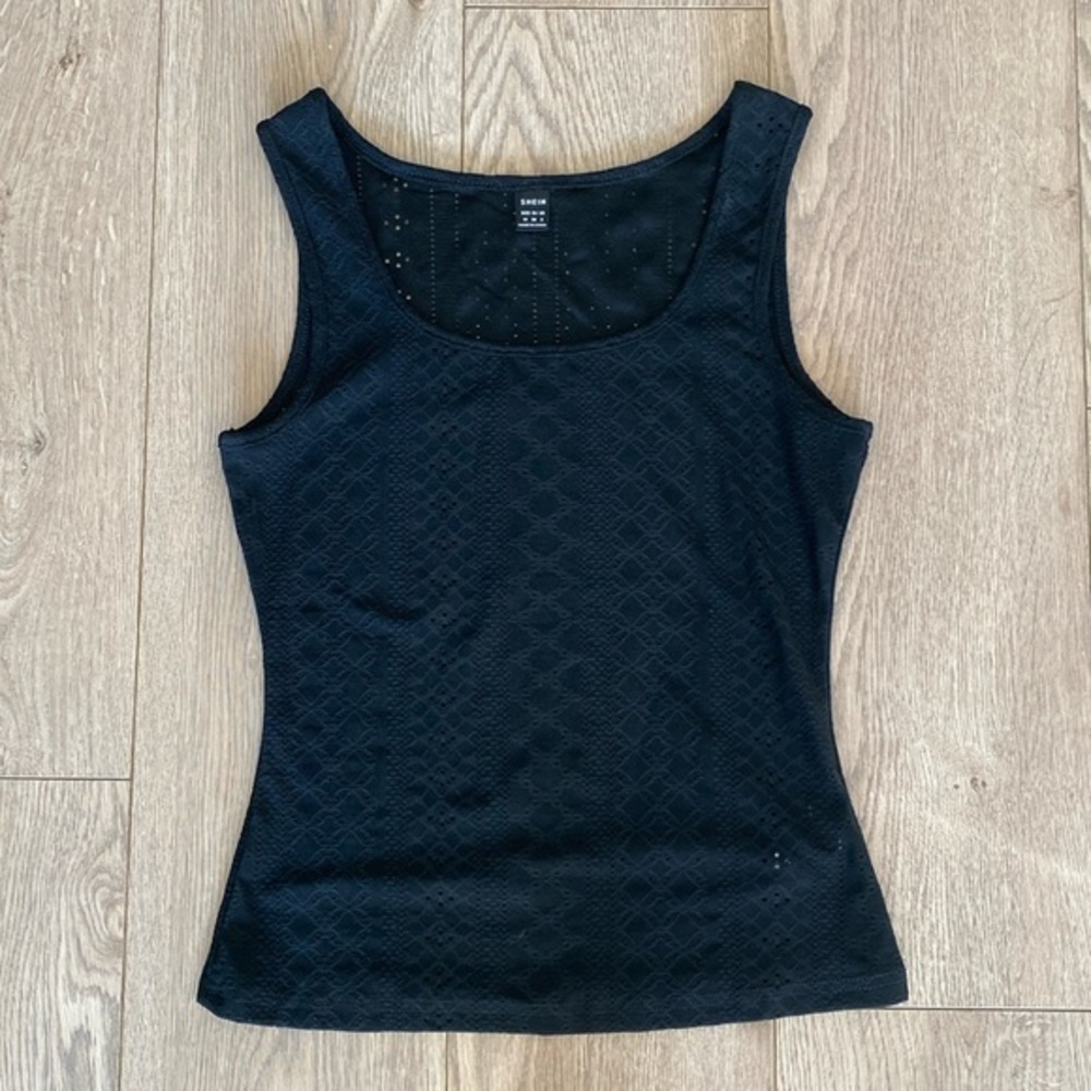 Chic Black Sleeveless Top